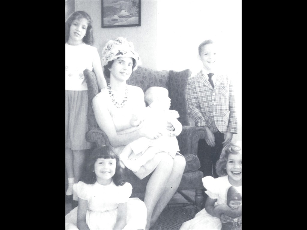 Bobbi With 5 Young Ones